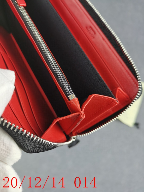 超激安ブランド財布偽物着用イメージ